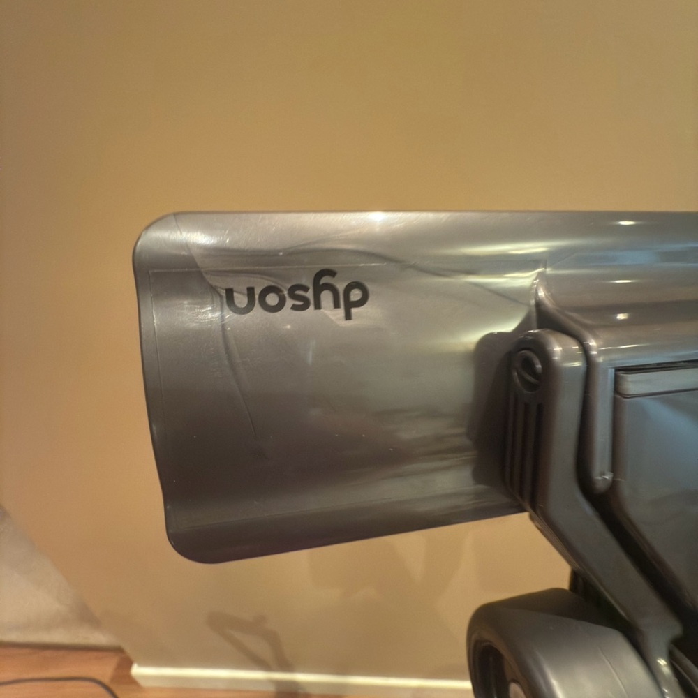 Dyson attachment head / flat out tool - almost new